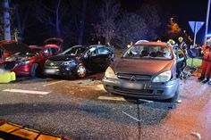 Vier zum Teil schwer beschädigte Fahrzeuge und fünf Verletzte waren bei diesem Verkehrsunfall auf der B 76 in Timmendorfer Strand zu beklagen. (Foto: René Kleinschmidt)