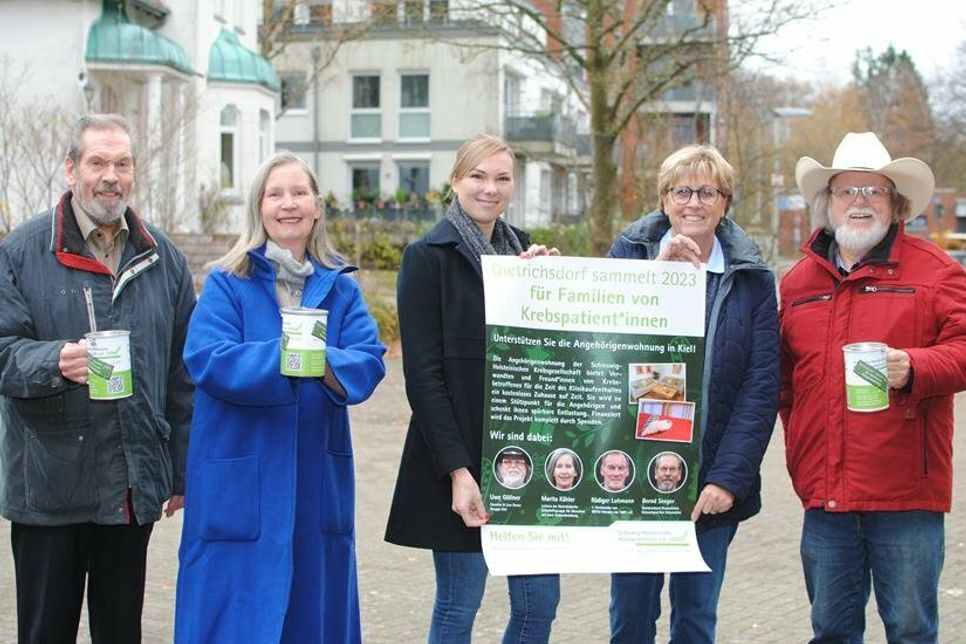 Bernd Seeger (v.l.Ortsverband Schwentine des Sozialverbands Deutschland), Marita Kähler (Leiterin der Dietrichsdorfer Selbsthilfegruppe für Menschen mit einer Krebserkrankung), Vanessa Boy (Geschäftsführerin der Schleswig-Holsteinischen Krebsgesellschaft), Britta Andresen (Koordinatorin der Angehörigenwohnung) und Uwe Göllner (Leiter der Kieler Country and Line Dance Group) beim Start der Aktion „Dietrichsdorf sammelt“