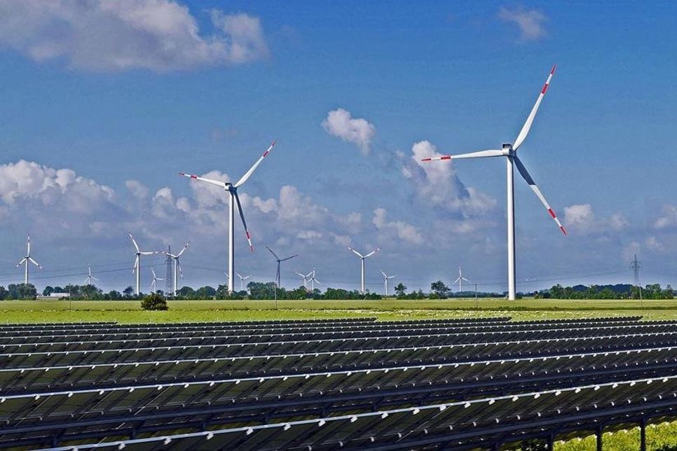 Erneuerbare Energien: Solar und Windkraft stehen hoch im Kurs, Standorte und Ausmaße sorgen allerdings häufig für Diskussionsstoff.