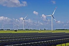 Erneuerbare Energien: Solar und Windkraft stehen hoch im Kurs, Standorte und Ausmaße sorgen allerdings häufig für Diskussionsstoff.
