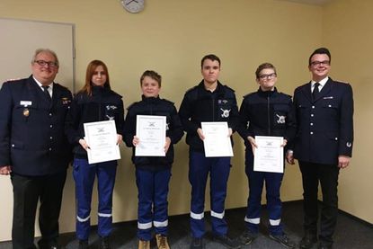 Ehrungen für langjährige Mitgliedschaft - 3 Jahre. (v.lks. Hartmut Junge, Angelina Klukas, Max Bruhn, Nico Klukas, Ephrem Meyer und Kevin Ackermann)