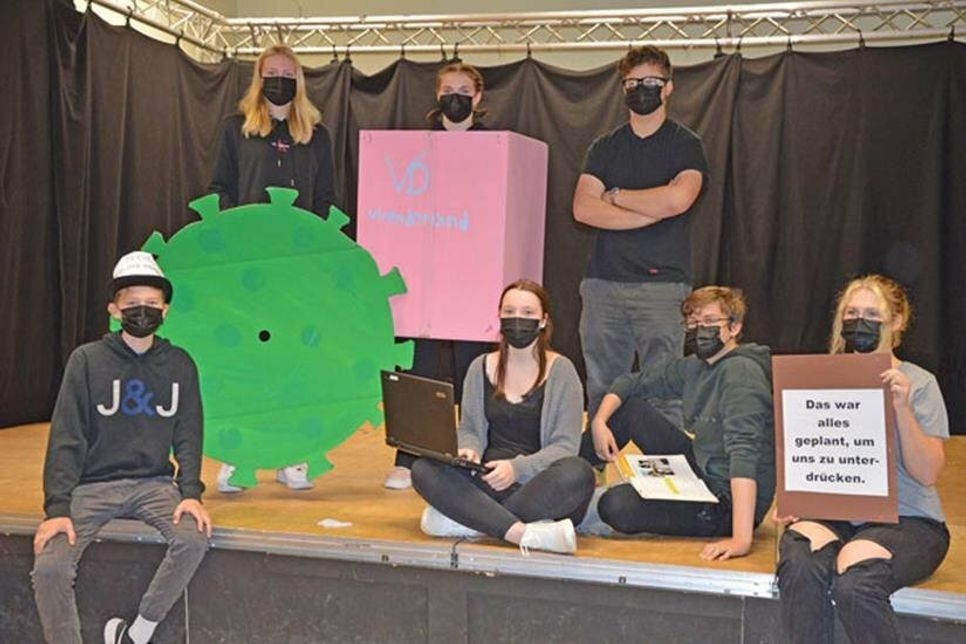 von links (vordere Reihe): Connor Maaß, Lenya Tabel, Jannik Jansen, Emma Kleine; von links (hintere Reihe): Katharina König, Leonie Rahmsdorf, Bjarne Lengerich