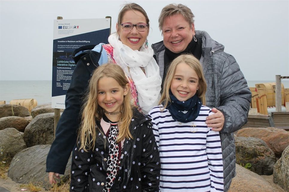 Familie Greinig mit Sabrina, Regina und den Kindern Feli und Mara (oben v. lks.) bei ihrem Aufenthalt in Kellenhusen.