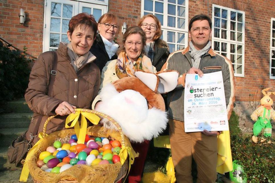 Anke Speck (v.l.), Susanne Scheel, Angela Prühs, Brigitte Wischnat und Christian Ehmcke freuen sich wieder auf zahlreiche Besucher bei ihrer beliebten Veranstaltung am Ostersamstag.
