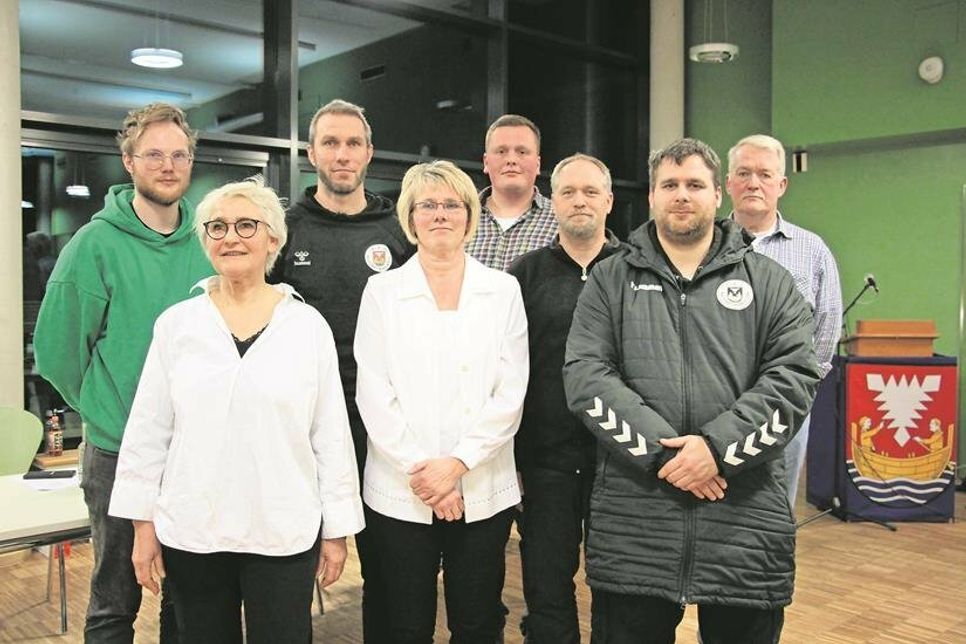 Der Vorstand des TSV Neustadt (v. lks.): Beisitzer Rico Schendel, Vorsitzende Heidrun Seidel, Beisitzer Oliver Scheplitz, 2. Vorsitzende Anett Virsnitis, Schriftwart Jonas Klemens, Beisitzer Volker Brand, Beisitzer Michel Lemburg und Kassenwartassistent Klaus Wissel.