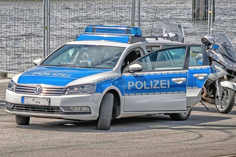 Die Polizei nahm die Reisegruppe in Empfang.