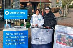 Elke Ahlering (li.) und Polizeihauptkommissarin Heike Schmidt von der Präventionsstelle der Polizeidirektion Lübeck