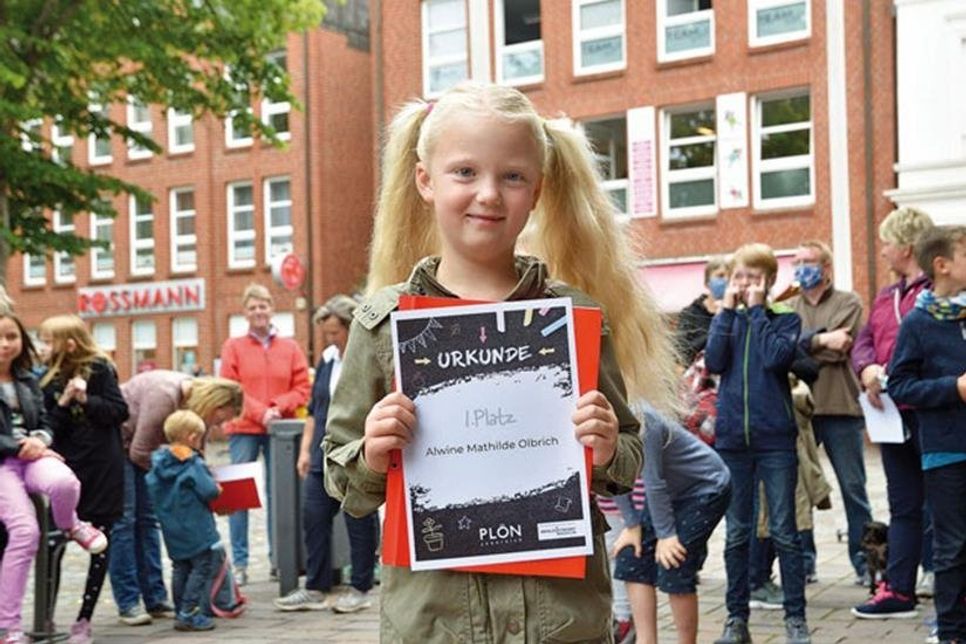 Alwine Mathilde Olbrich aus Plön freute sich über den ersten Platz in der Wertung der Teilnehmer bis 7 Jahre.
