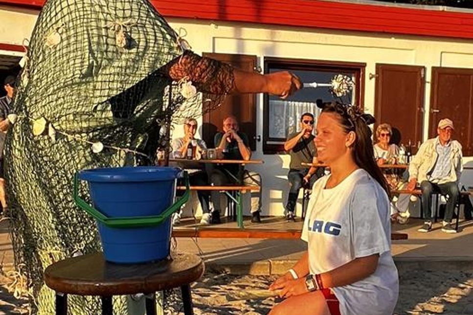 Lena Pingel bei der Taufzeremonie.