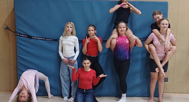 „Circus Generation“ präsentiert in speziell für Seniorinnen und Senioren erstelltes Circus-Programm.