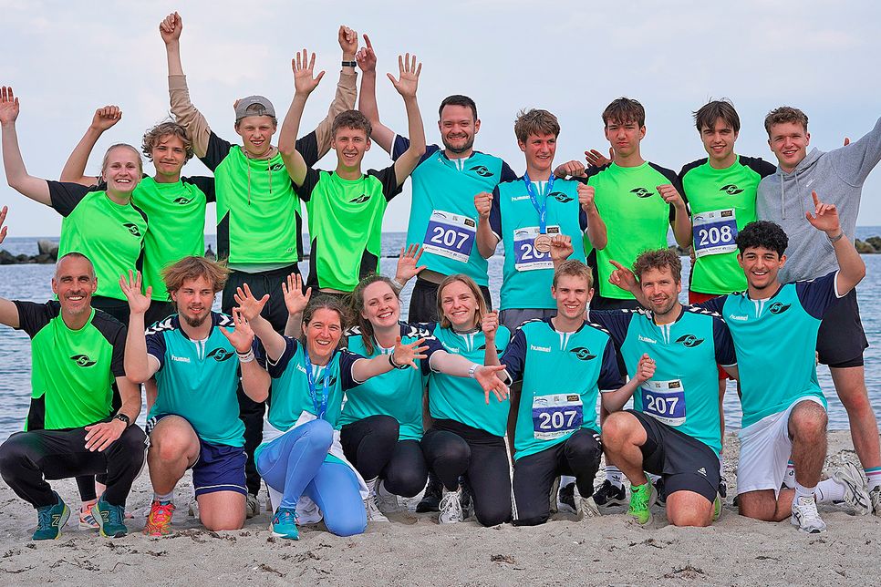 Hinten von links: Wiebke Frank, Caleb Goncalves, Lorenz von Ludowig, Marvin Laatsch, Mika Bugislaus, Noé Markmann, Aaron Evers, Andreas Martel, Fynn Tornau  Unten von links: Björn Jacobsen, Toribio Struck, Melanie Markmann, Joleen Sieron, Svea Schwerin, Tjark Seidenkrank, Jan Büdenbender, Hevar Akrawi