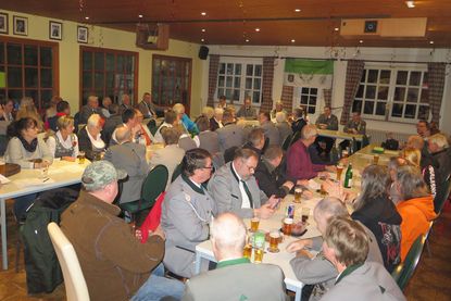 Fast 60 stimmberechtigte Vereinsmitglieder und Gäste waren zur Jahreshauptversammlung ins Schießzentrum gekommen.