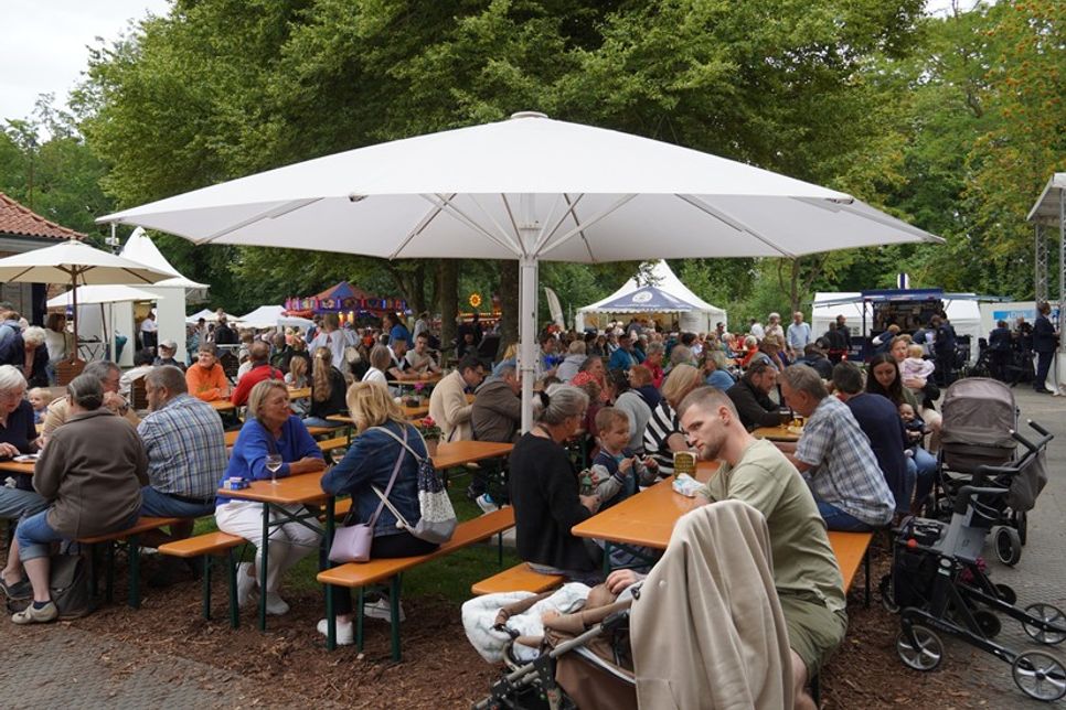 Das Klosterfest bot Gelegenheit zum Bummeln, Staunen, Genießen und vor allem zur Begegnung.