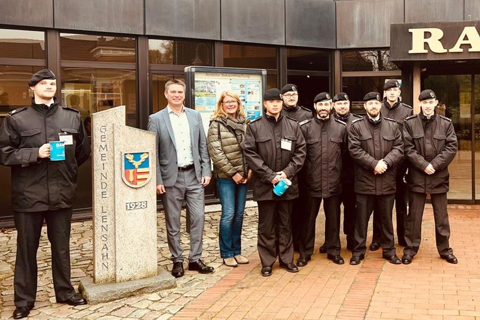 Bürgermeister Michael Robien bedankt sich bei der Bevölkerung und bei den Soldaten für das tolle Engagement.