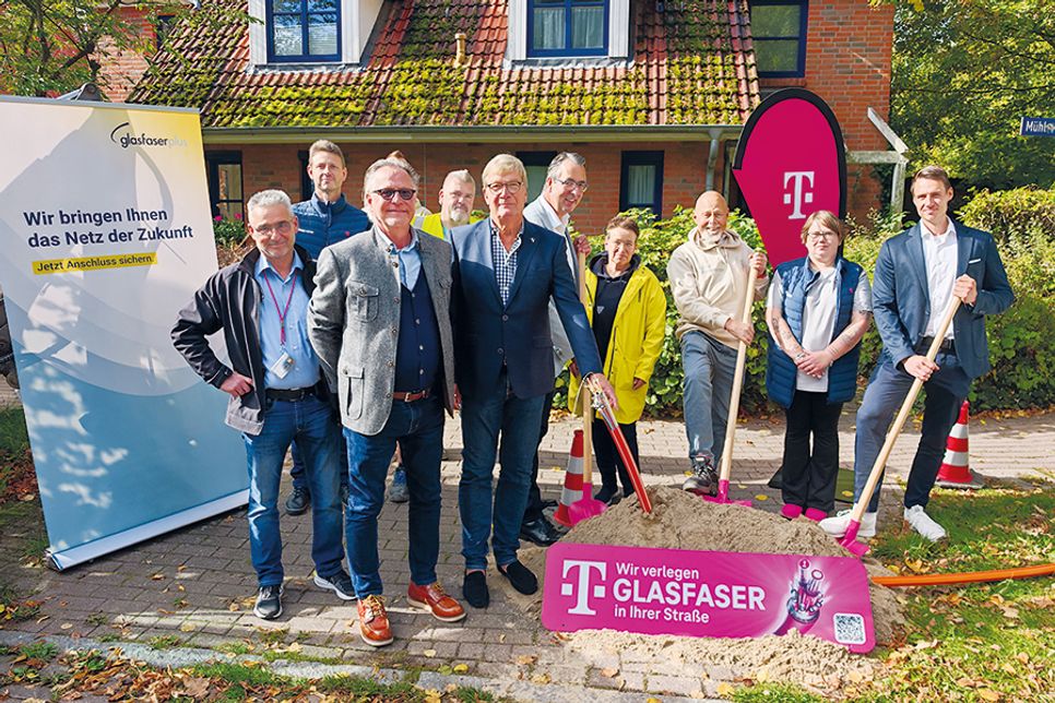 Spatenstich für den Glasfaser-Ausbau in Klein Timmendorf