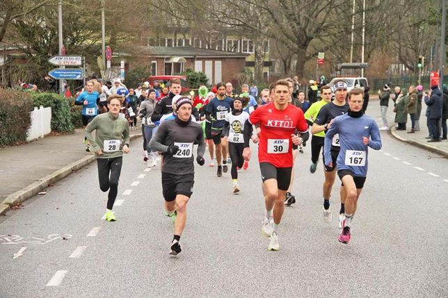 Diese Läufer waren sehr sportlich unterwegs.
