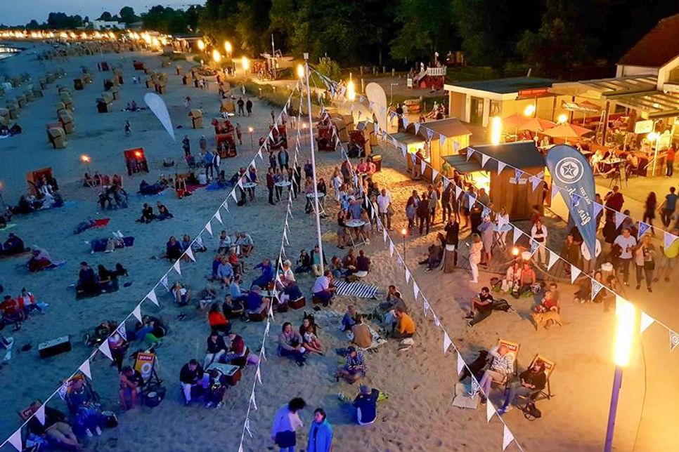 Das Chillout-Konzert mit DJ Vargo und „Gitarren-Maestro“ Roland Cabezas gibt es direkt am DLRG-Turm am Nordstrand in Kellenhusen.