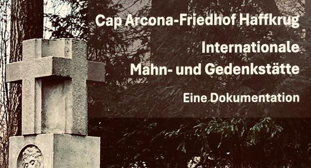 Teilausschnitt Buchcover „Cap Arcona-Friedhof Haffkrug - Internationale Mahn- und Gedenkstätte“.