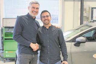 Stefan Gruschinske (lks.) mit seinem Nachfolger Benjamin David.