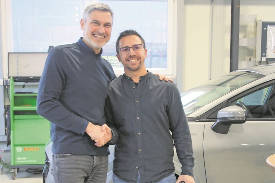 Stefan Gruschinske (lks.) mit seinem Nachfolger Benjamin David.