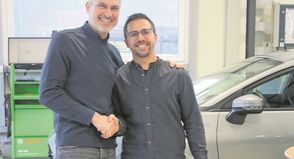 Stefan Gruschinske (lks.) mit seinem Nachfolger Benjamin David.