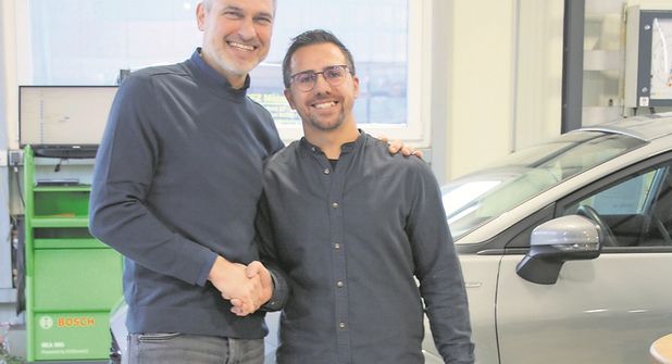 Stefan Gruschinske (lks.) mit seinem Nachfolger Benjamin David.