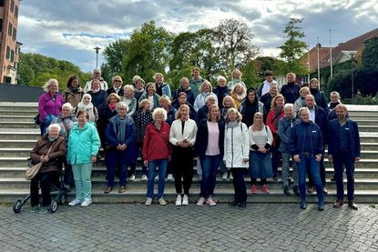 Koordinatorinnen und ehrenamtliche Mitarbeiterinnen der Familienzentren mit Vertretern der Kreisverwaltung.