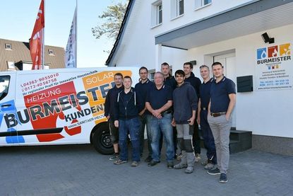Das Team des Fachbetriebes mit Geschäftsführer Martin Burmeister (re.).