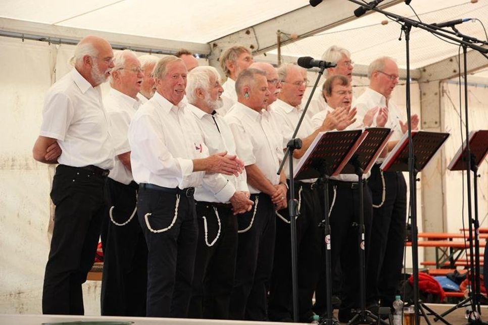 Der Shanty Chor Eutin unterhielt die Gäste am Samstag mit zünftiger, maritimer Livemusik.