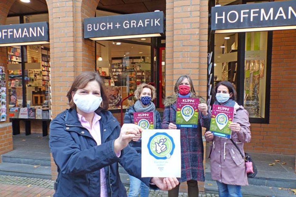 Ab sofort ist die Buchhandlung Hoffmann zusammen mit 18 weiteren Geschäften, Praxen, Kanzleien offizieller Kinderschutzpunkt und Klippo-Partner des Kinderschutzbundes Eutin.