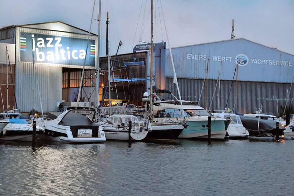 Abschied vom Niendorfer Hafen und der Evers Werft: Die „JazzBaltica“ findet 2018 in Timmendorfer Strand statt. (Foto: René Kleinschmidt)
