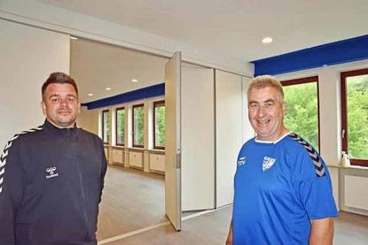 Vorstandsmitglied André Falk und TSV-Vorsitzender Dieter Willhöft (v. l.) präsentieren die neuen Übungs- und Gruppenräume im Sportheim Am Schiffsthal.