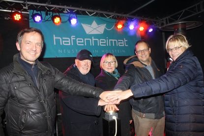 Die Hände am goldenen Buzzer: per Knopfdruck wurde die Beleuchtung eingeschaltet.