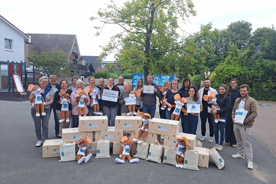 Zahlreiche Grundschullehrer aus dem Kreis Ostholstein freuen sich über eine neue Energiebox.