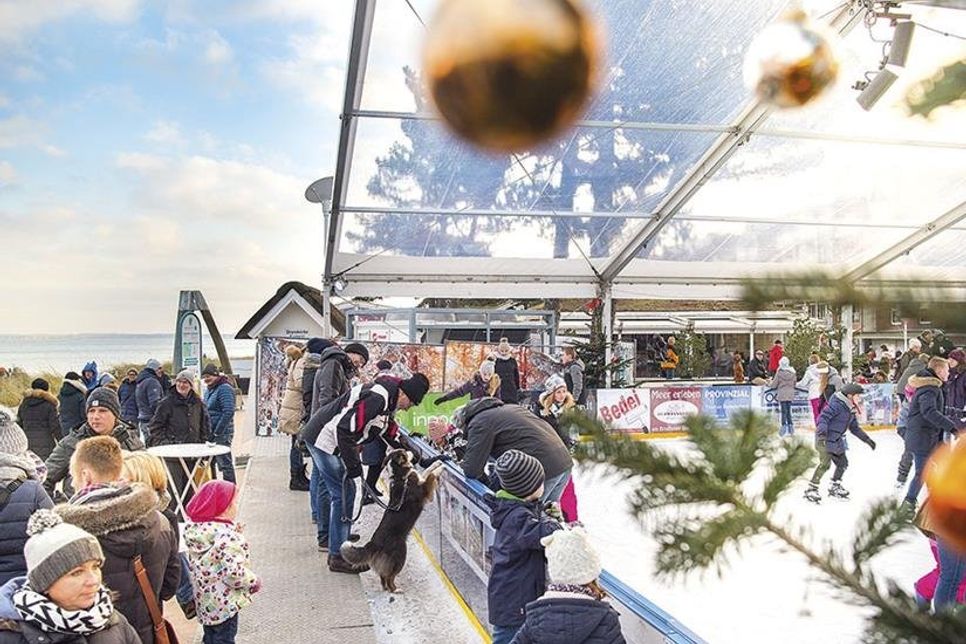 Die „Dünenmeile on Ice“ ist wieder beliebter Wintertreffpunkt in Scharbeutz. (Foto: OHT/Oliver Franke)