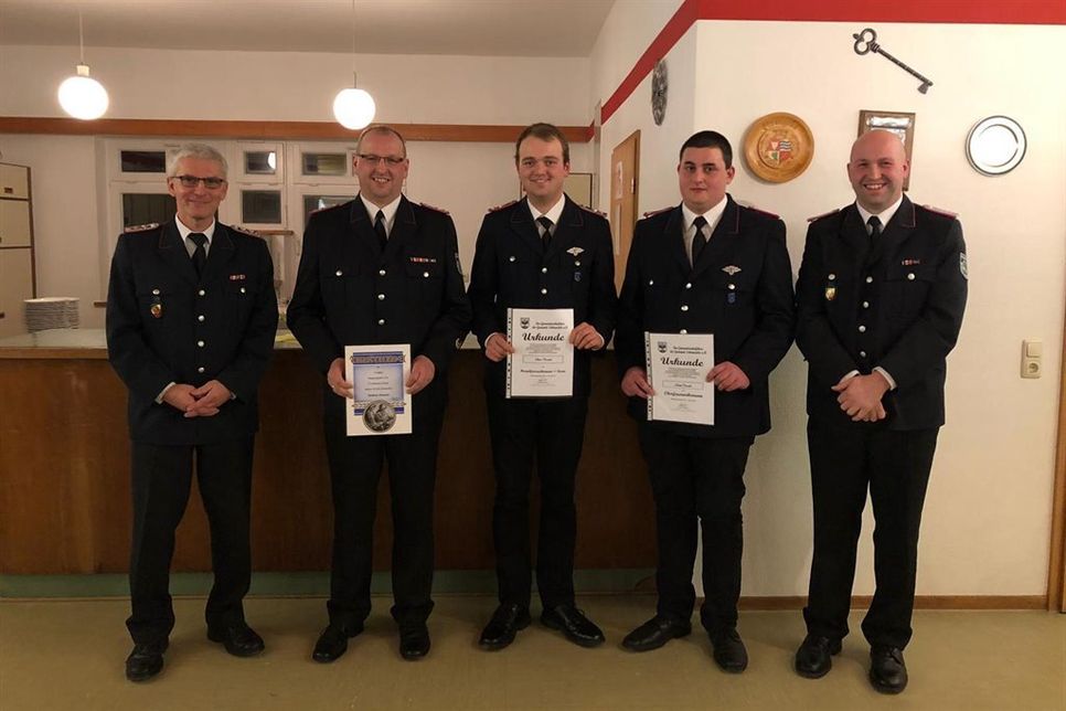 Stellvertretender Wehrführer Gerwin Grebien, Gemeindewehrführer Matthias Hamann, Oliver Cornehl, Dustin Cornehl und Wehrführer Tim Hamann (v. lks.).