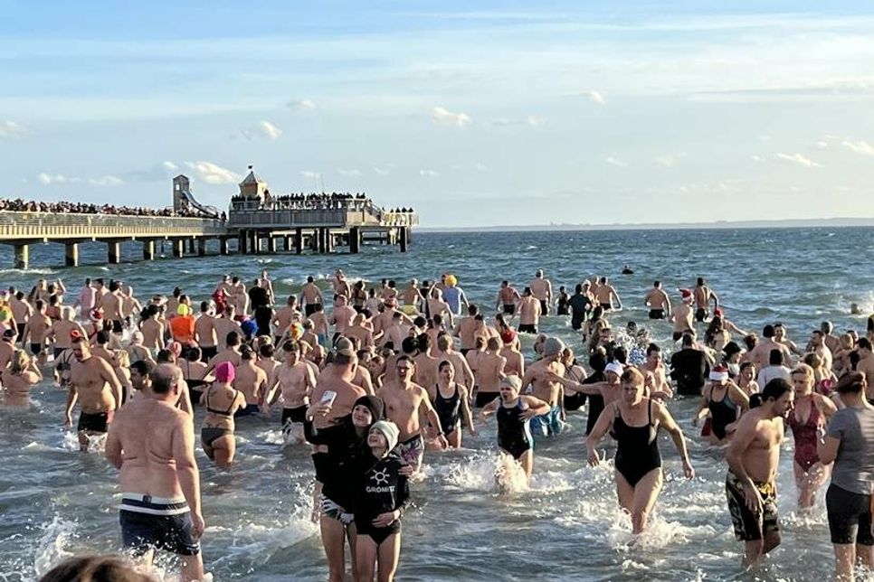 Januar: Das Jahr beginnt mit dem großen Anbaden in Dahme und Grömitz.