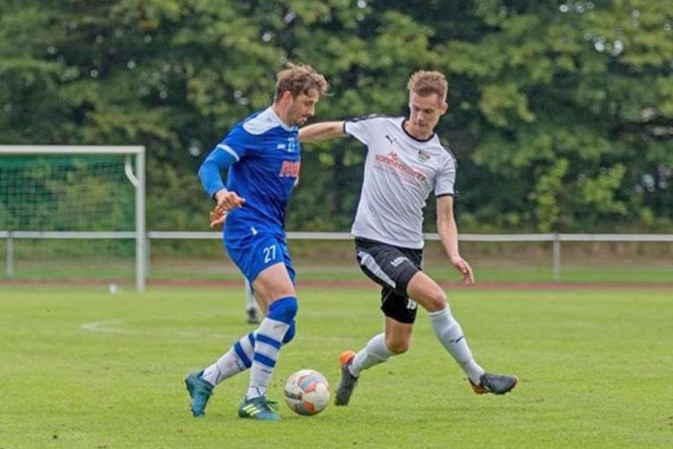 Plön und Preetz: PTSVer Nils Kretschmer (li) im Zweikampf.