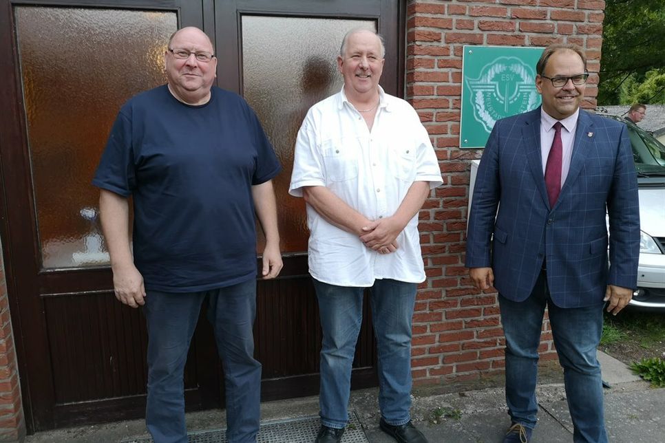 Jörg Henkel, Detlef Schnoor und Bürgermeister Mirko Spieckermann (v. lks.).