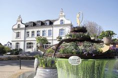 Der &amp;quot;Blumenbrunnen&amp;quot; auf dem Timmendorfer Platz. (Foto: TSNT GmbH)