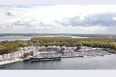 Eine Luftaufnahme von Priwall Waterfront, in der Mitte entsteht derzeit das SlowDown Tagungscenter. (Foto: PLANET HAUS AG) - Weitere Fotos in unserer Printausgabe oder im E-Paper!