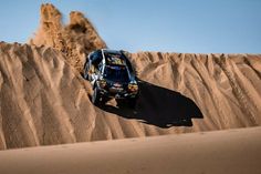 Scheich Khalid Al-Qassimi und Dirk von Zitzewitz waren bereits früh ohne Chance auf gutes Ergebnis beim Wüstenklassiker in Saudi-Arabien. Foto: MCH Photo