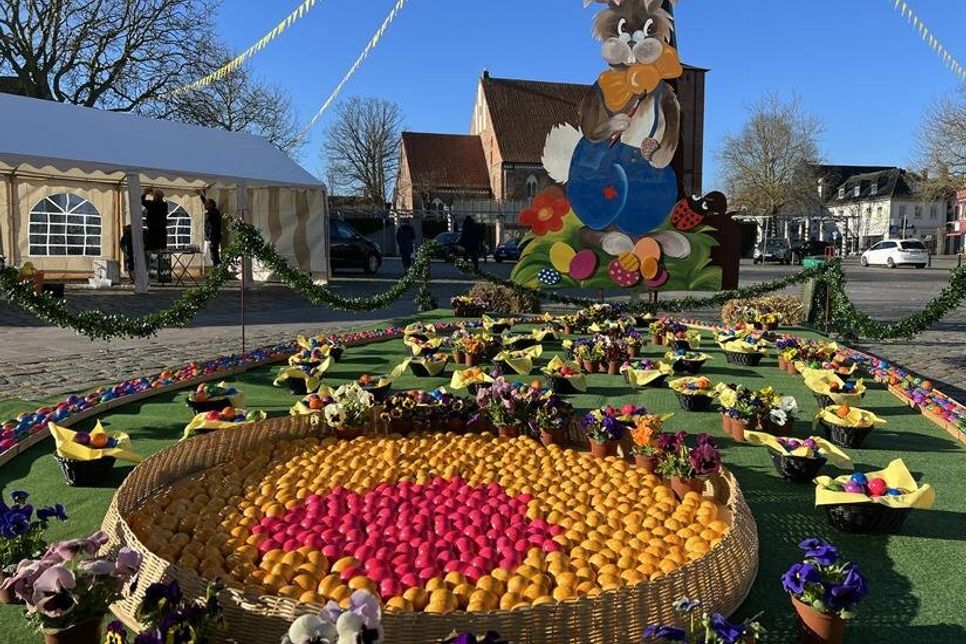 Das „größte Ei des Nordens“ auf dem Neustädter Marktplatz.
