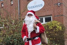 Timo Hartmann als Nikolaus beim Kellenhusener „Diekhuus“.