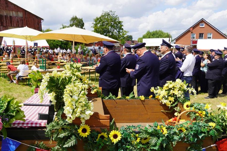 Nach dem Umzug versammelten sich die Teilnehmer auf dem Festplatz.