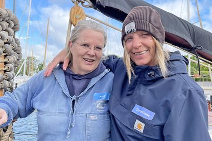 Anke Bahr (l., Jugendwartin), Christiane Körber (schulische Betreuerin): Auf dem Schiff lernt man, was Gemeinschaft bedeutet.