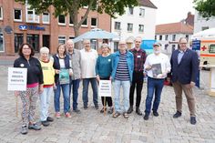 Die Akteurinnen und Akteure hatten auf dem Marktplatz Informationsstände aufgebaut und luden zum Austausch ein.