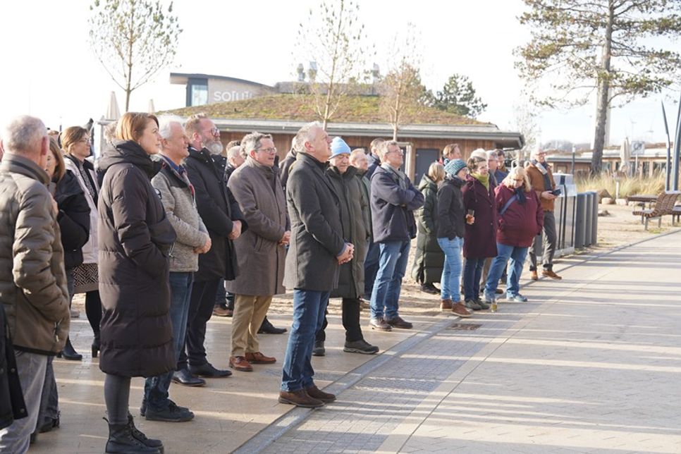 Zahlreiche Gäste aus Wirtschaft, Politik und Verwaltung waren der Einladung zum Richtfest gefolgt.