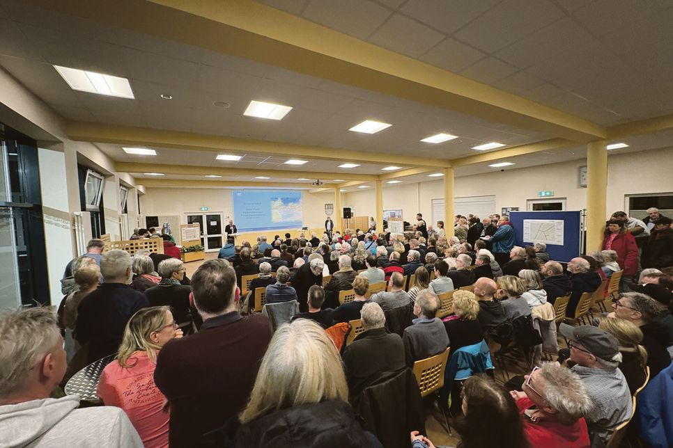 Rund 200 Einwohner kamen zur Bürgerwerkstatt in die Mensa der Schulen am Hufenweg, um über das Großprojekt zu sprechen.