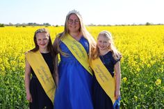 Das Rapsblütenkönigshaus 2025: Rapsblütenkönigin Kim, Kinderkönigin Maira und Kinderprinzessin Emma